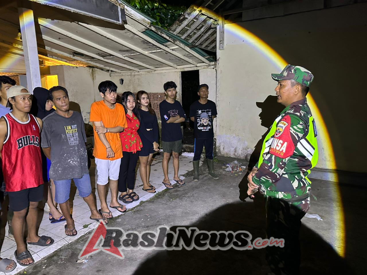 Peran Aktif Babinsa Kelusa Bersama Aparat Desa Jaga Ketertiban Penduduk Pendatang