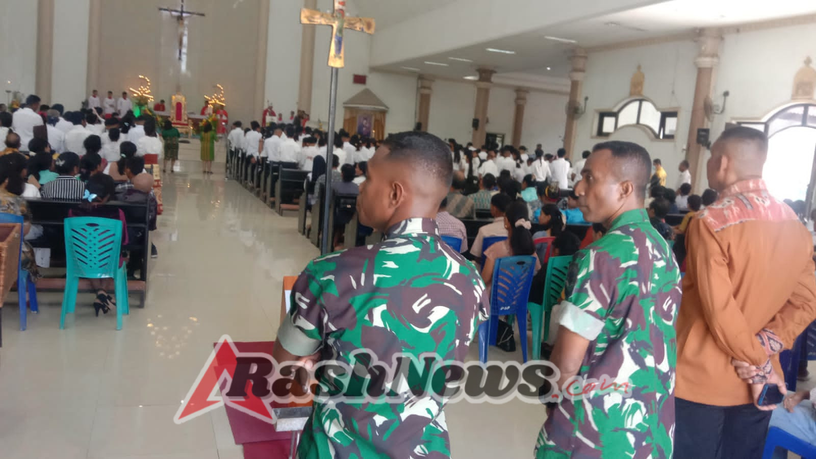 Kodim 1601/Sumba Timur Pastikan Perayaan Sakramen Krisma Berjalan Aman dan Khidmat