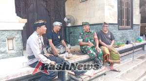 Pererat Hubungan dengan Warga, Babinsa dan Bhabinkamtibmas Desa Undisan Sambangi Tokoh Masyarakat