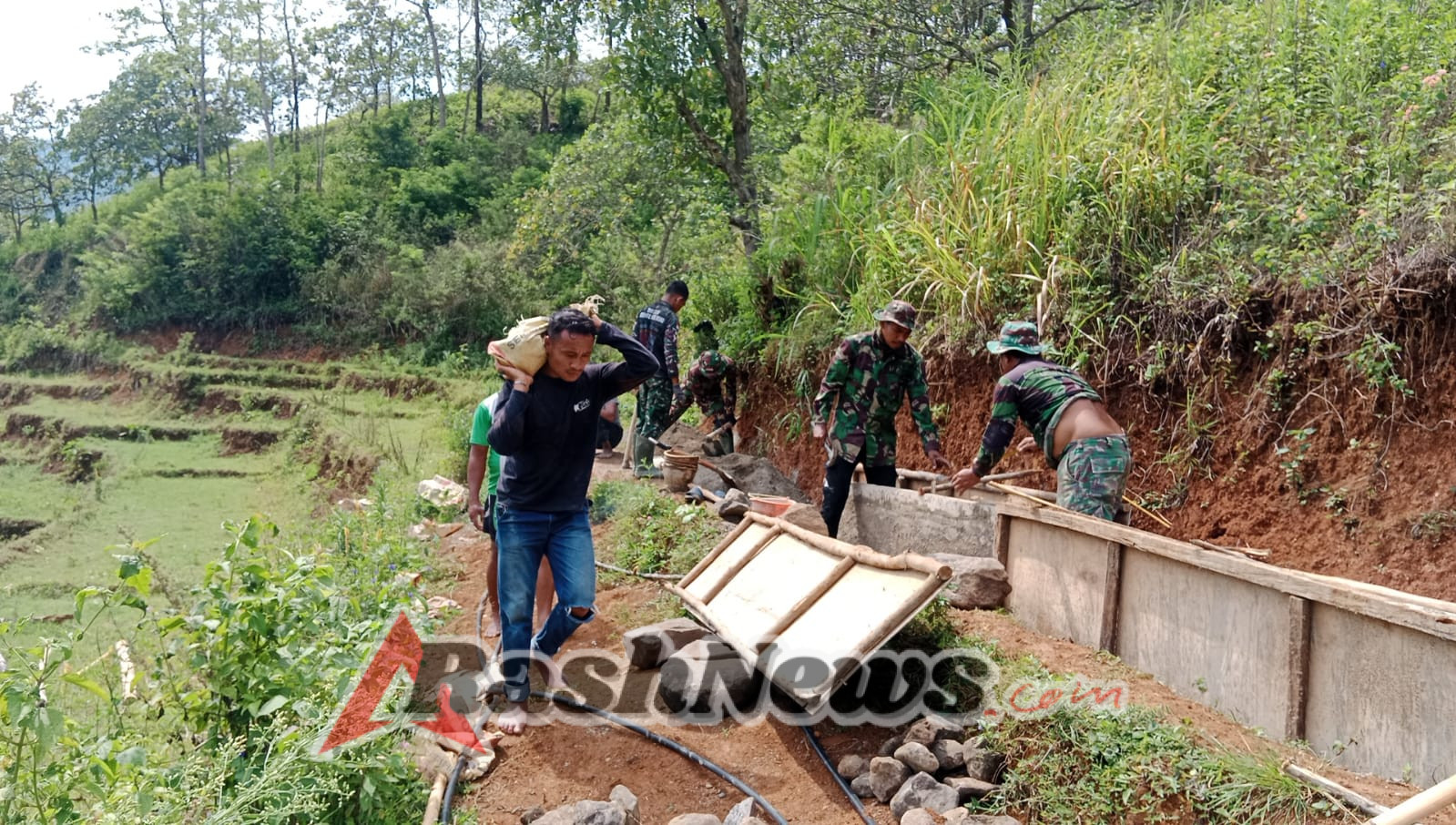 Gotong Royong Tak Kenal Lelah, TMMD Kodim 1612/Manggarai Wujudkan Harapan Petani Desa Pinggang