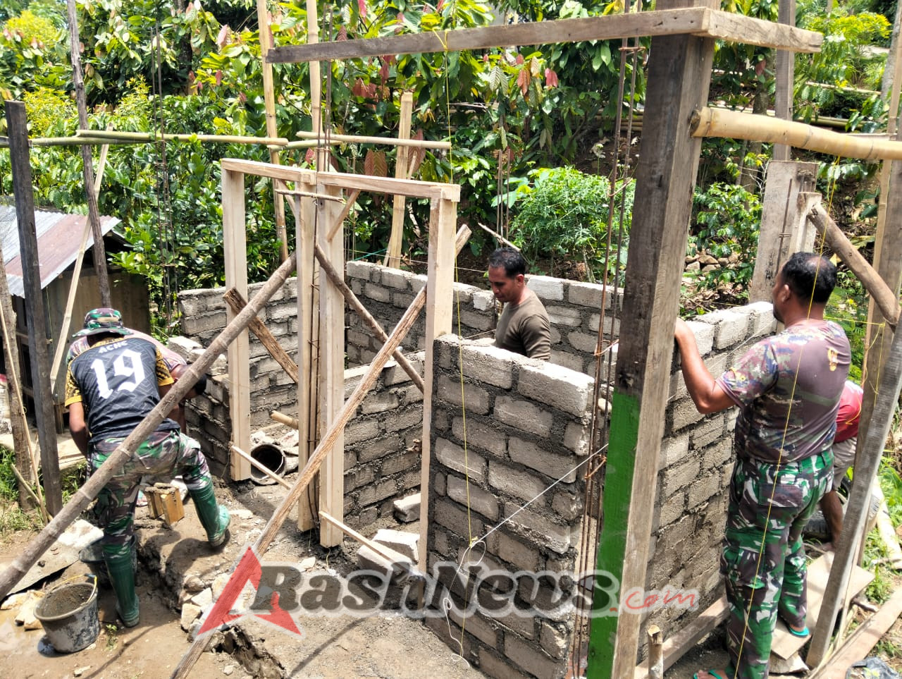 Satgas TMMD Kodim 1612/Manggarai Terus Genjot Pembangunan MCK dan Sumur Bor di Desa Barang