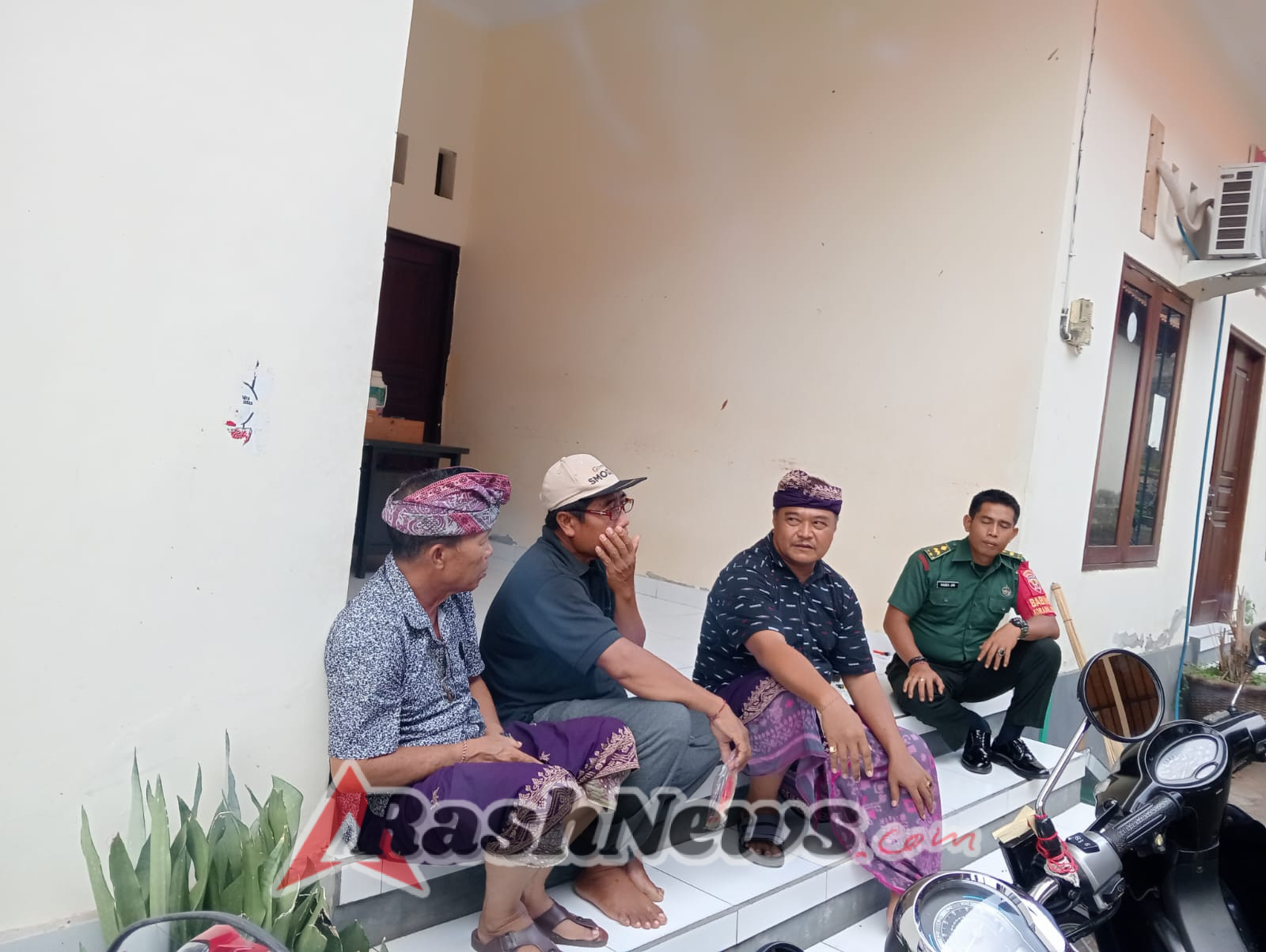 Babinsa Pelda Kadek Jim Nana Dorong Sinergi Pembangunan Melalui Komsos di Desa TangguwisiaBabinsa Pelda Kadek Jim Nana Dorong Sinergi Pembangunan Melalui Komsos di Desa Tangguwisia