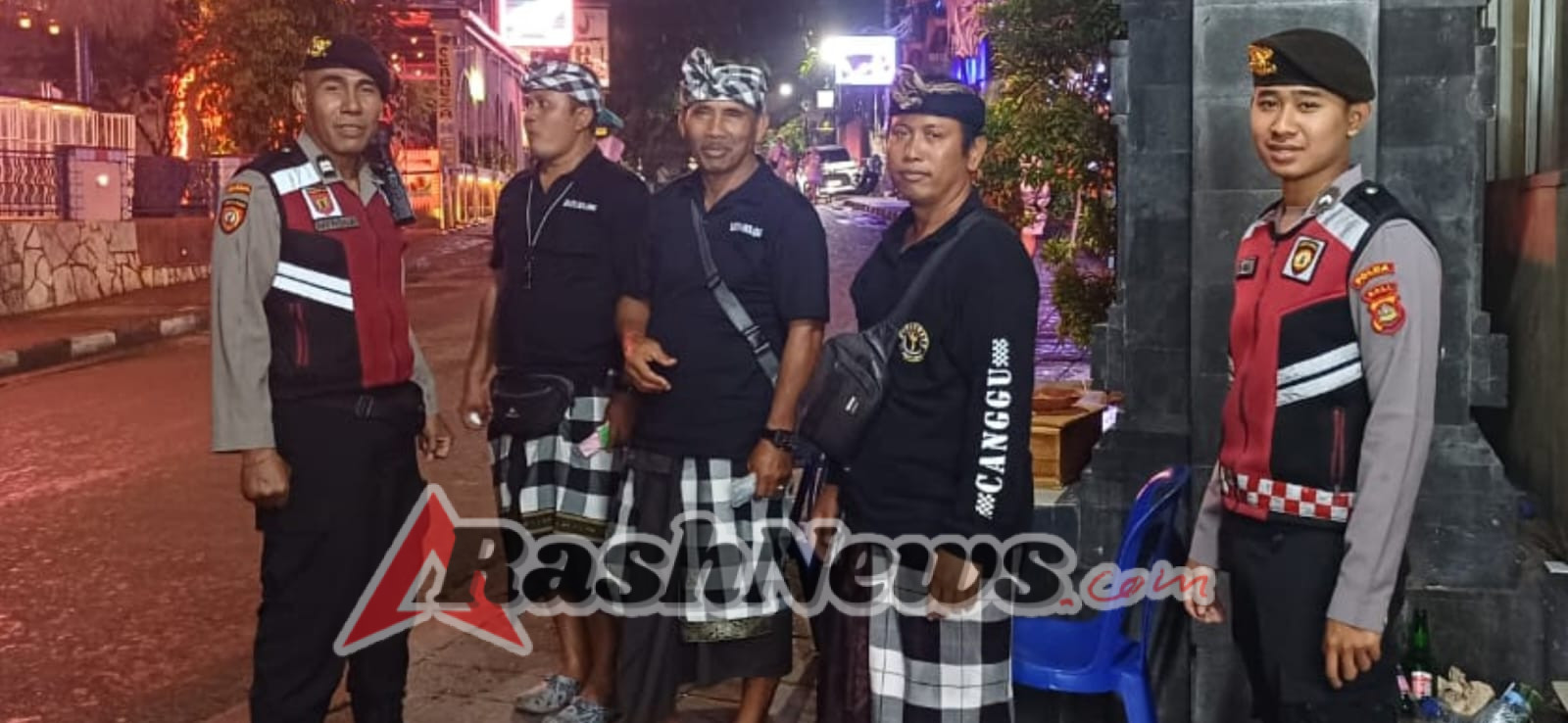 Unit  Samapta Polsek Kuta Utara Patroli  Ajak Pecalang Jaga Kamtibmas Di Kawasan Wisata.
