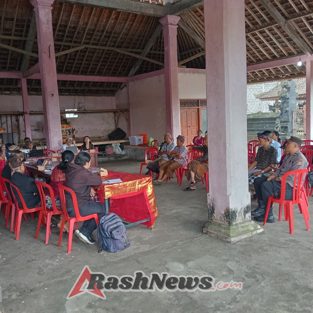 Bhabinkamtibmas Hadir Pada Setiap Kegiatan di Desa Binaan Pastikan Giat Berjalan Aman dan Lancar