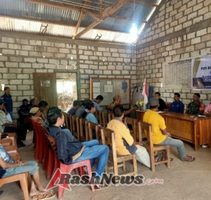 Babinsa Bersama Pemerintah Desa Tebole Gelar Rembuk Stunting dan Musdes Prioritas