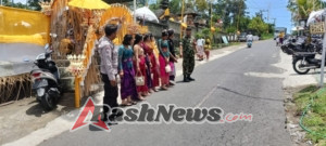 Babinsa Hadir di Tengah Warga, Pastikan Keamanan Upacara Ngusaba Tegen di Desa Penaga