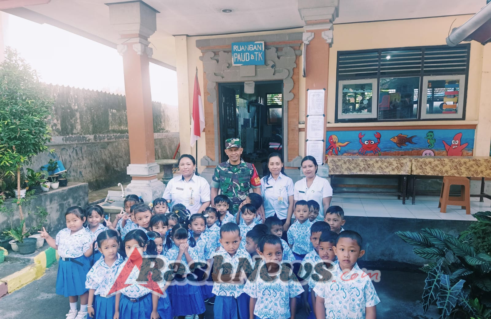 TNI Peduli Pendidikan, Babinsa Tojan  Hadir Ditengah Murid TK Negeri Tojan Gelorakan Semangat Belajar