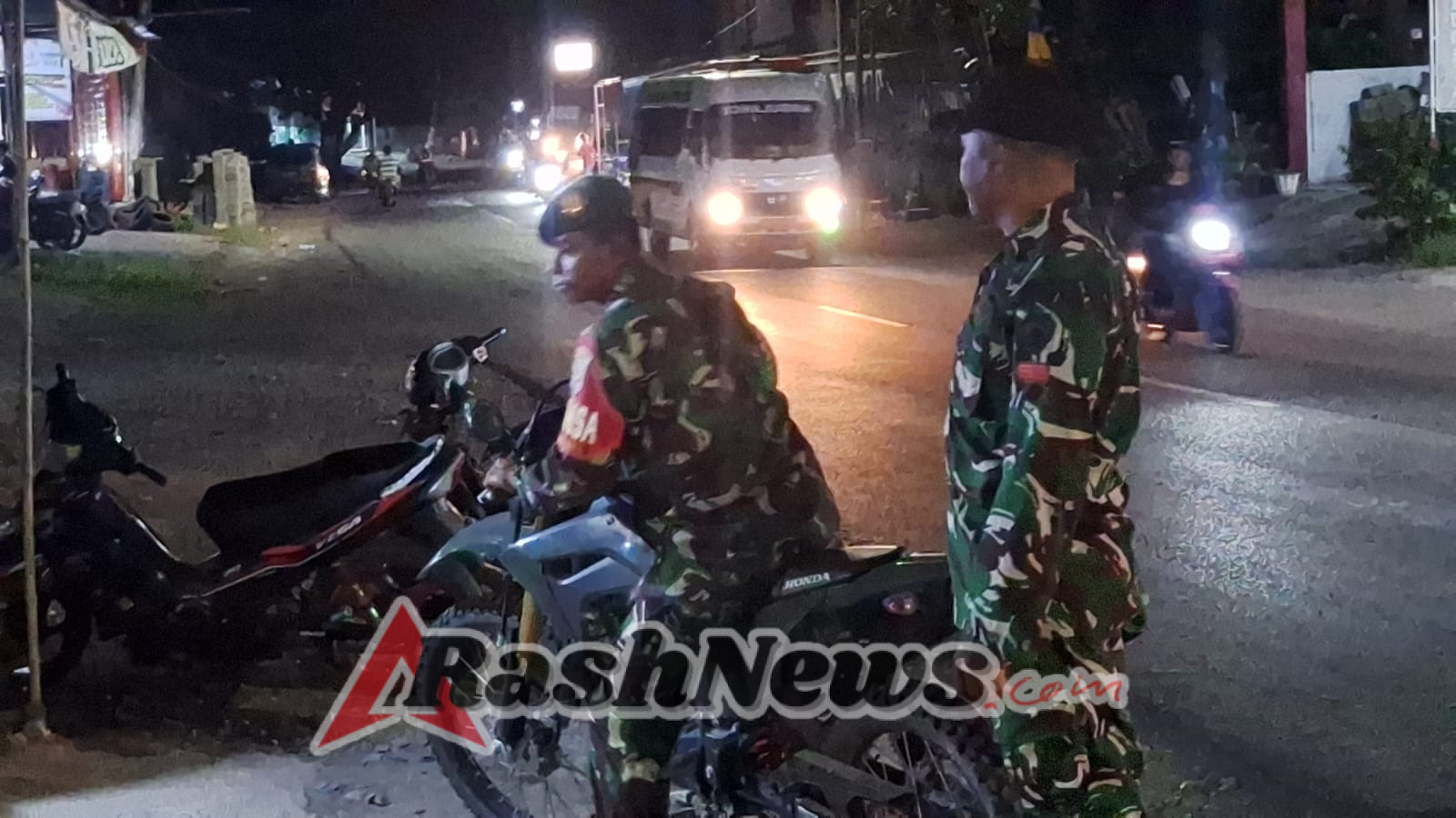 Anggota Koramil 1607-02/Empang Gelar Patroli untuk Jaga Kamtibmas di Wilayah Empang dan Plampang