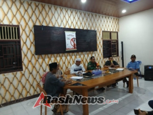 Babinsa Pasir Putih Turut Aktif dalam Rapat Evaluasi Kinerja RT dan Keanggotaan BPJS Ketenagakerjaan