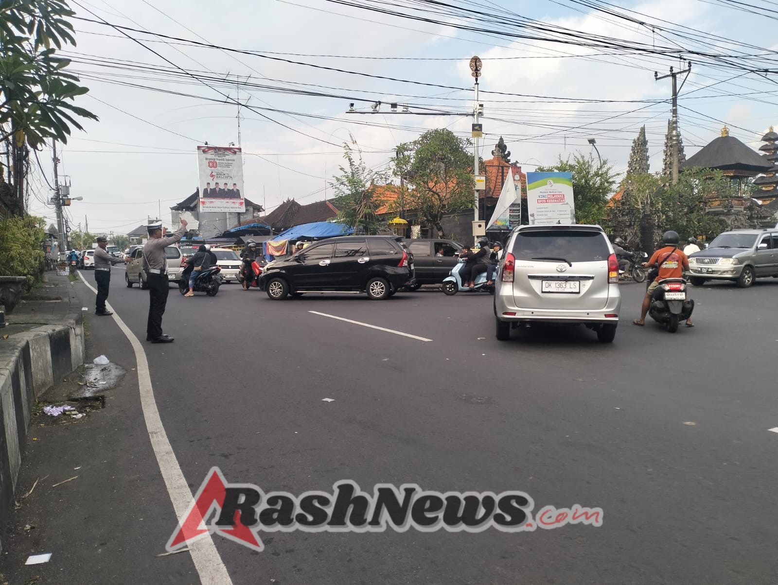 Wujudkan Kamseltibcarlantas, Personel Polsek Abiansemal Atur Lalu Lintas Sore