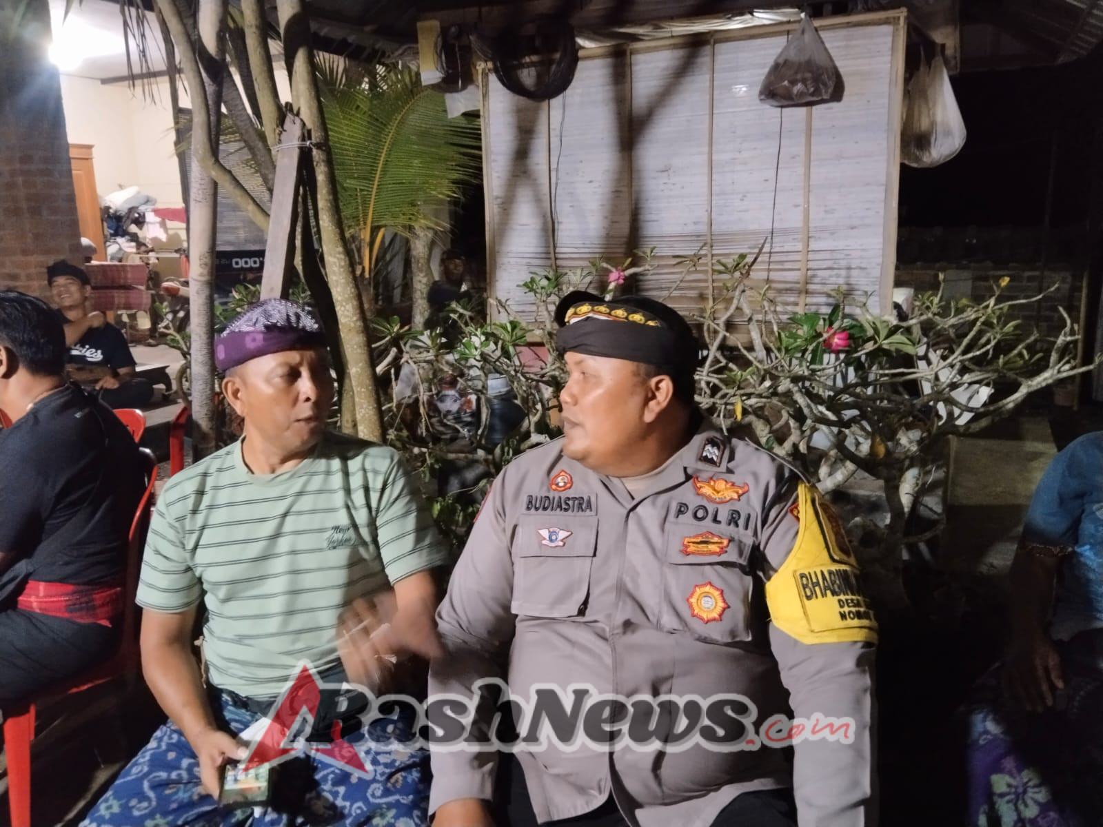 Bhabinkamtibmas Desa Kediri Melayat di Rumah Almarhum Jro Dasaran I Nyoman Kardi