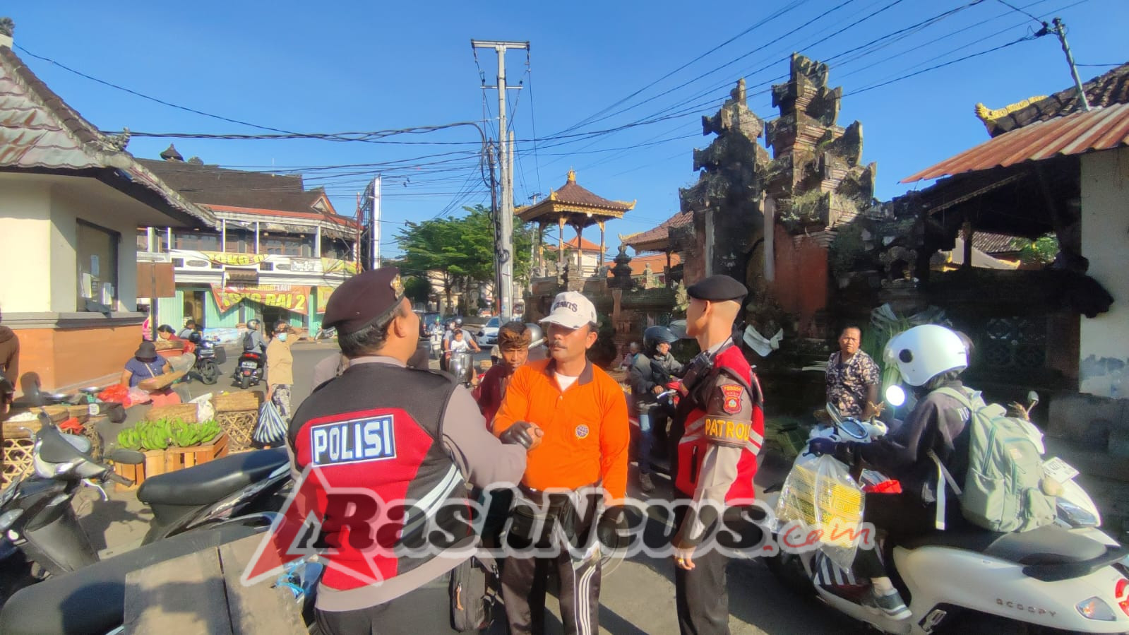 Personil Sat Samapta Polres Bangli Sambangi Tukang Parkir untuk Perkecil Ruang Gerak Aksi Curanmor
