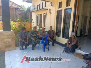 Komsos Babinsa dan Staf Desa Mujahiddin, Wujud Sinergi TNI dengan Pemerintah Desa