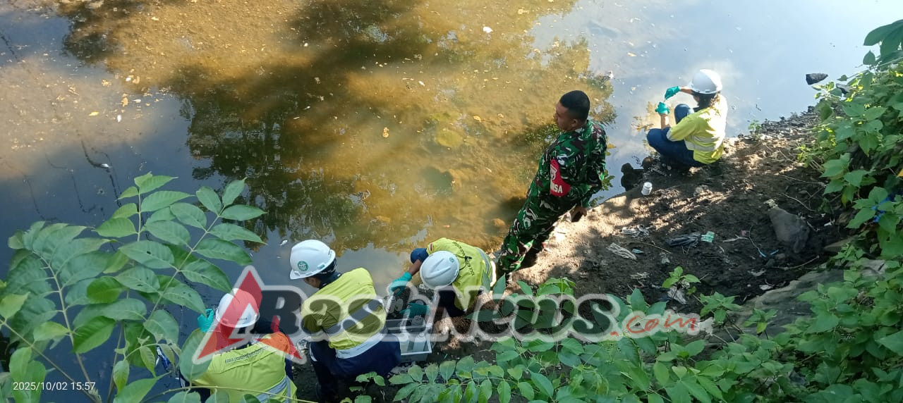 Turun Langsung ke Lapangan, Babinsa Maluk Pastikan Pengecekan Sungai Otak Kris Berjalan Lancar