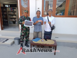 TNI Ada Untuk Rakyat, Babinsa Sampalan Tengah Dampingi 10 Warga Terima BLT DD