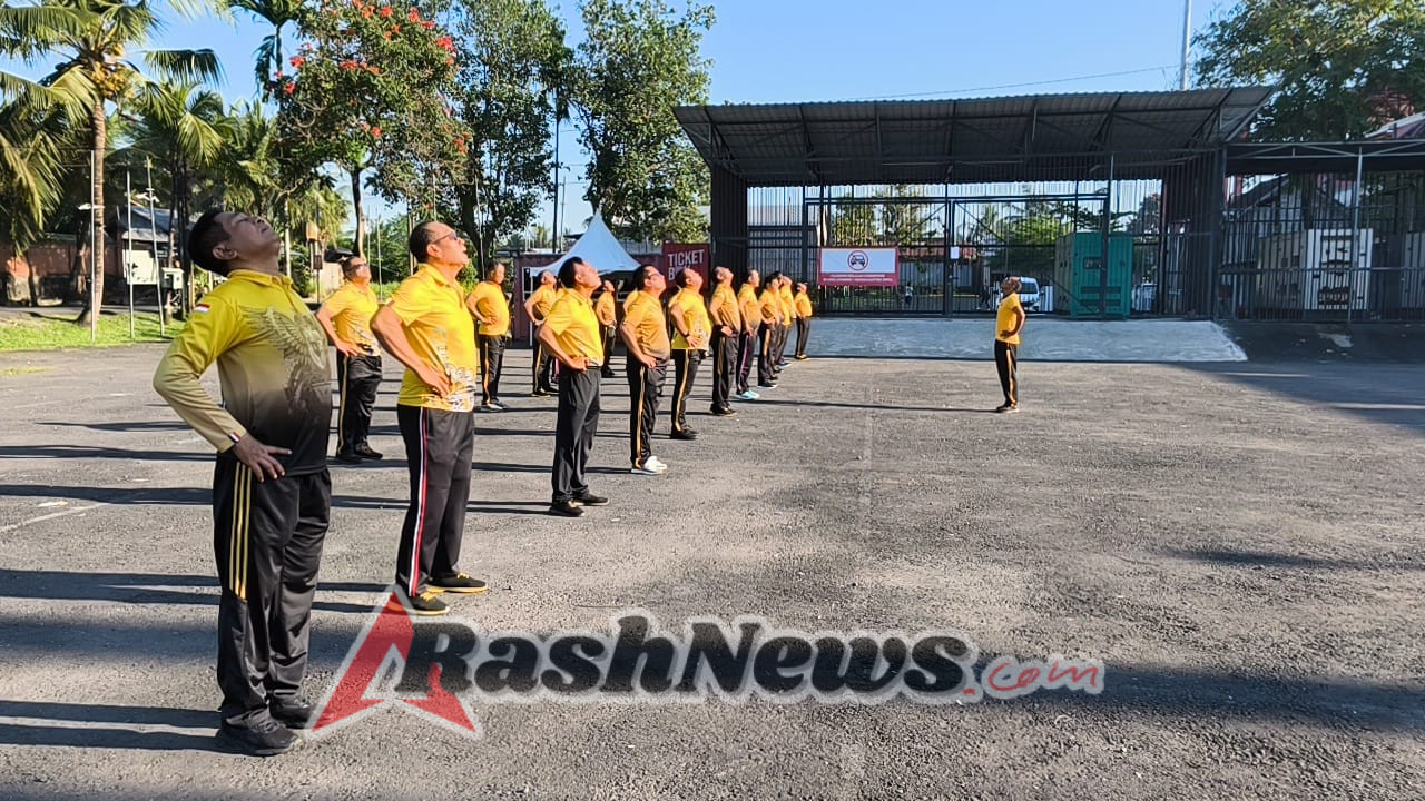 Kapolsek Blahbatuh Pimpin Olahraga Bersama, Menjaga Kekompakan Dan Kebugaran Personel