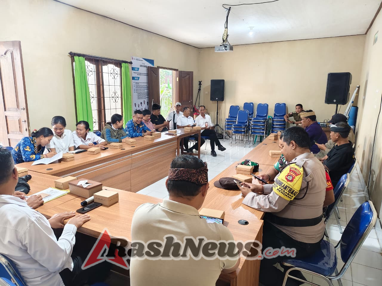 Bhabinkamtibmas Sampaikan Himbauan Kamtibmas Kepada Warga Masyarakat Dalam Upaya Menjaga Kamtibmas