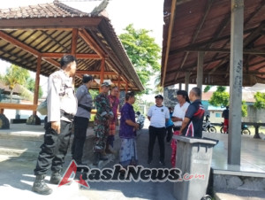 Sinergi Babinsa 1623-01/Karangasem dengan Lurah dan Dinas PU tinjau lokasi jalan usaha tanidan jalan penghubung antar lingkungan.