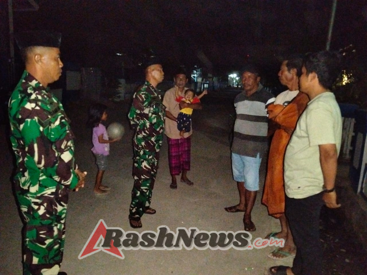 Patroli Siskamling Kodim 1608-03/Sape Berjalan Aman dan Kondusif di Desa Parangina