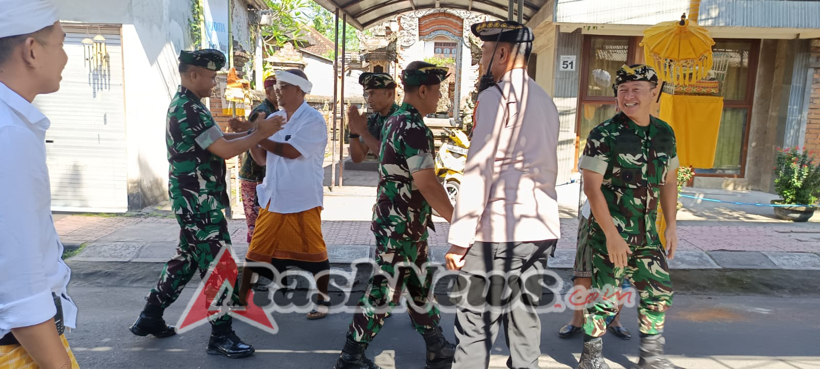 Piodalan Tawur Mabumi di Padangtegal, Dandim Gianyar Tegaskan Komitmen TNI Dekat dengan Rakyat