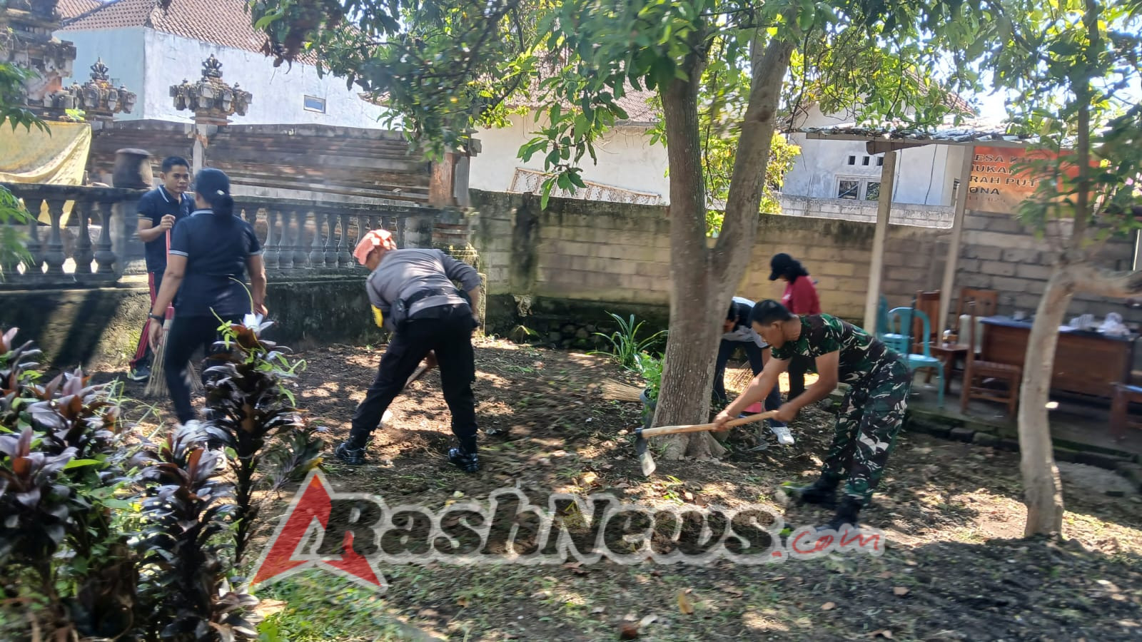 Babinsa Desa Bona Dorong Semangat Gotong Royong Lewat Aksi Bhakti Sosial di Blahbatuh