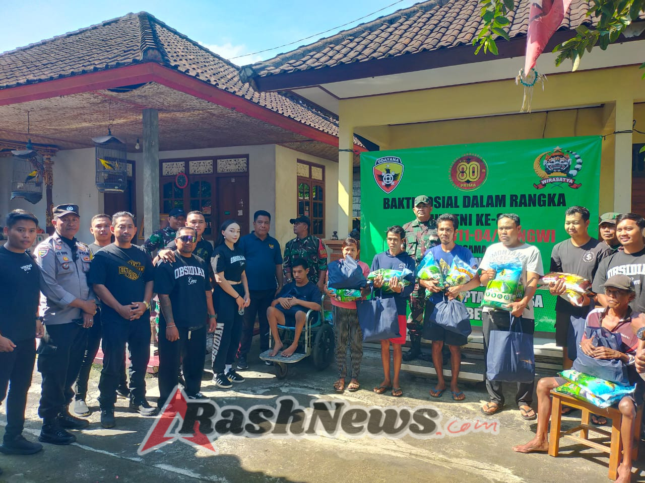 Kepedulian TNI Koramil 1611-04/Mengwi Bagikan Paket Sembako kepada Masyarakat Kurang Mampu