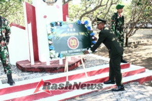 Kodim 1601/Sumba Timur Peringati HUT ke-80 TNI dengan Ziarah dan Tabur Bunga di TMP Umbu Ndawa Kareuk