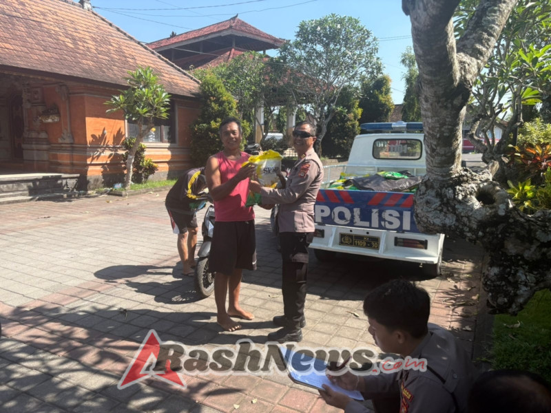Polsek Kerambitan salurkan Beras Murah SPHP di Desa Penarukan.
