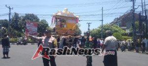 Prosesi Ngaben di Blahbatuh Berjalan Tertib Berkat Pengamanan Babinsa dan Pecalang