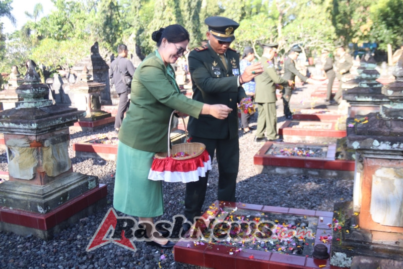 Ziarah HUT Ke 80 TNI, Dandim Klungkung Sebut Refleksi Teguhkan Komitmen Teladani Semangat Dan Nilai Luhur Perjuangan Pahlawan