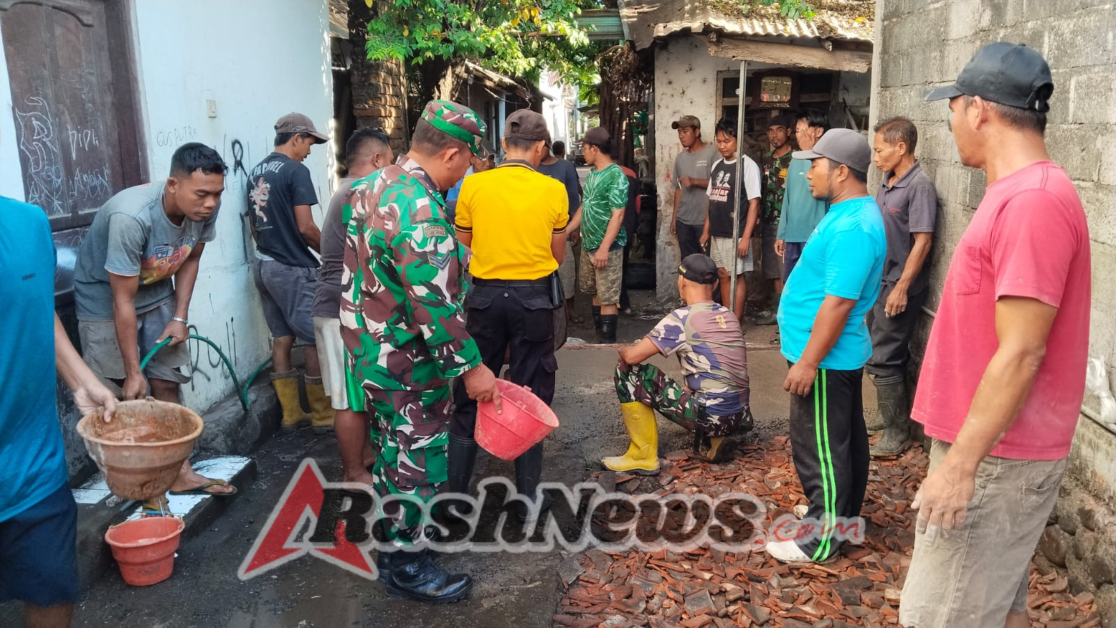 Muspika Seririt Tegaskan Komitmen Perkuat Budaya Gotong Royong Lewat Betonisasi Jalan