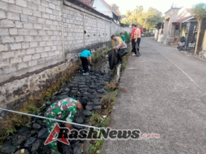 World Clean Up Day 2025, Babinsa dan Warga Sukasada Kompak Jaga Kebersihan Sungai