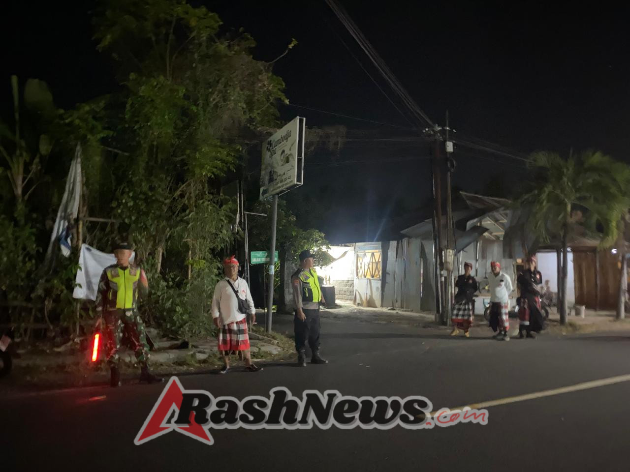 Babinsa Banjar Pastikan Rangkaian Upacara Melasti Desa Tigawasa Berjalan Aman dan Khidmat