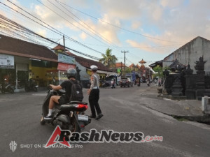 Polsek Kuta Utara Terjunkan Personel, Lakukan Pengaturan Arus Lalu Lintas Sore Hari