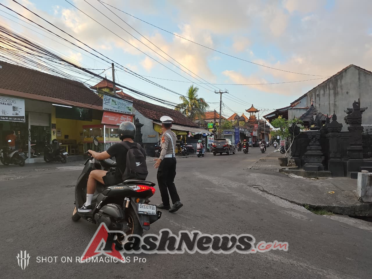 Polsek Kuta Utara Terjunkan Personel, Lakukan Pengaturan Arus Lalu Lintas Sore Hari
