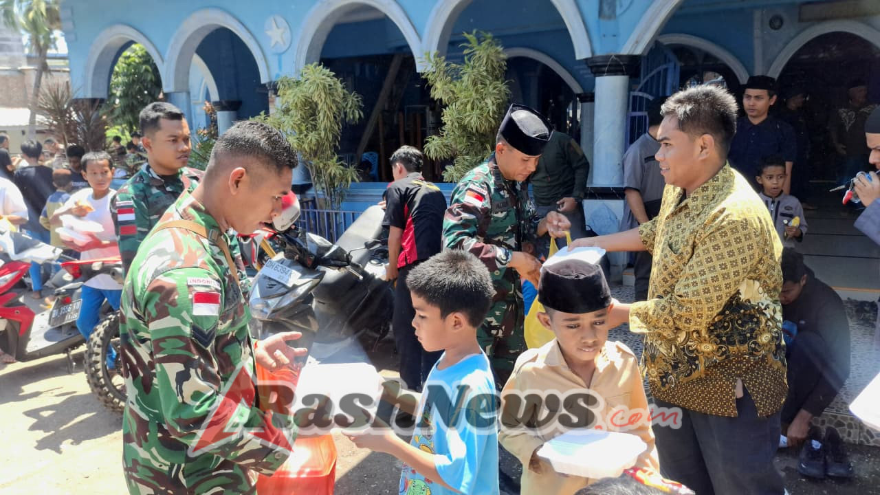 Yonarmed 12 Kostrad Hadirkan Kepedulian untuk Warga Lewat Jumat Berkah di Perbatasan