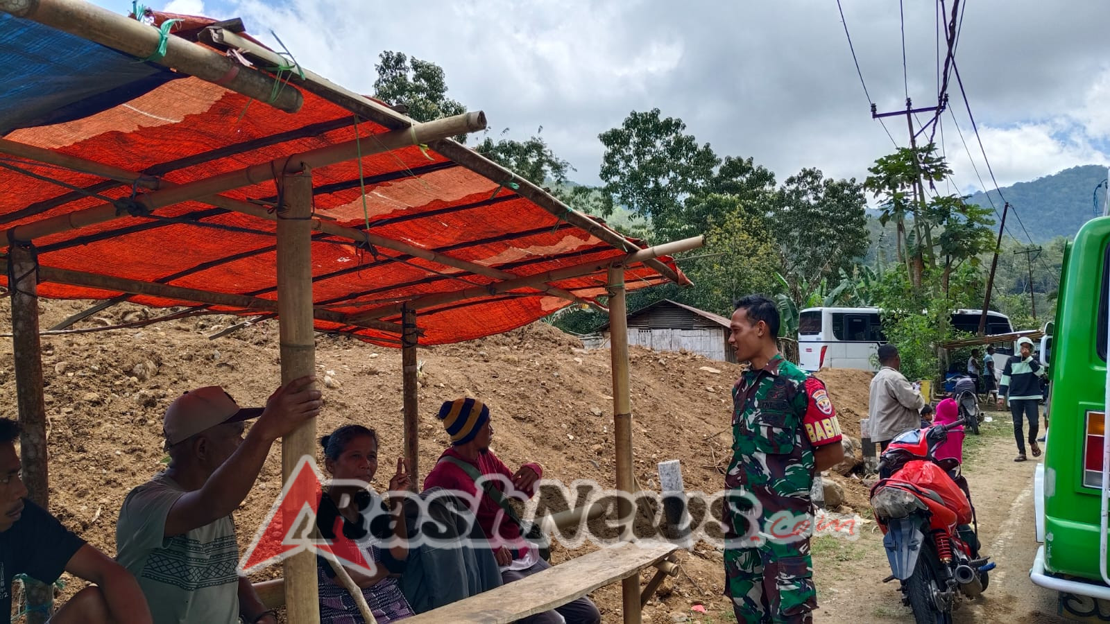 Babinsa Kopda Khairil Dorong Kesadaran Warga Jaga Kesehatan dan Keamanan di Detukeli