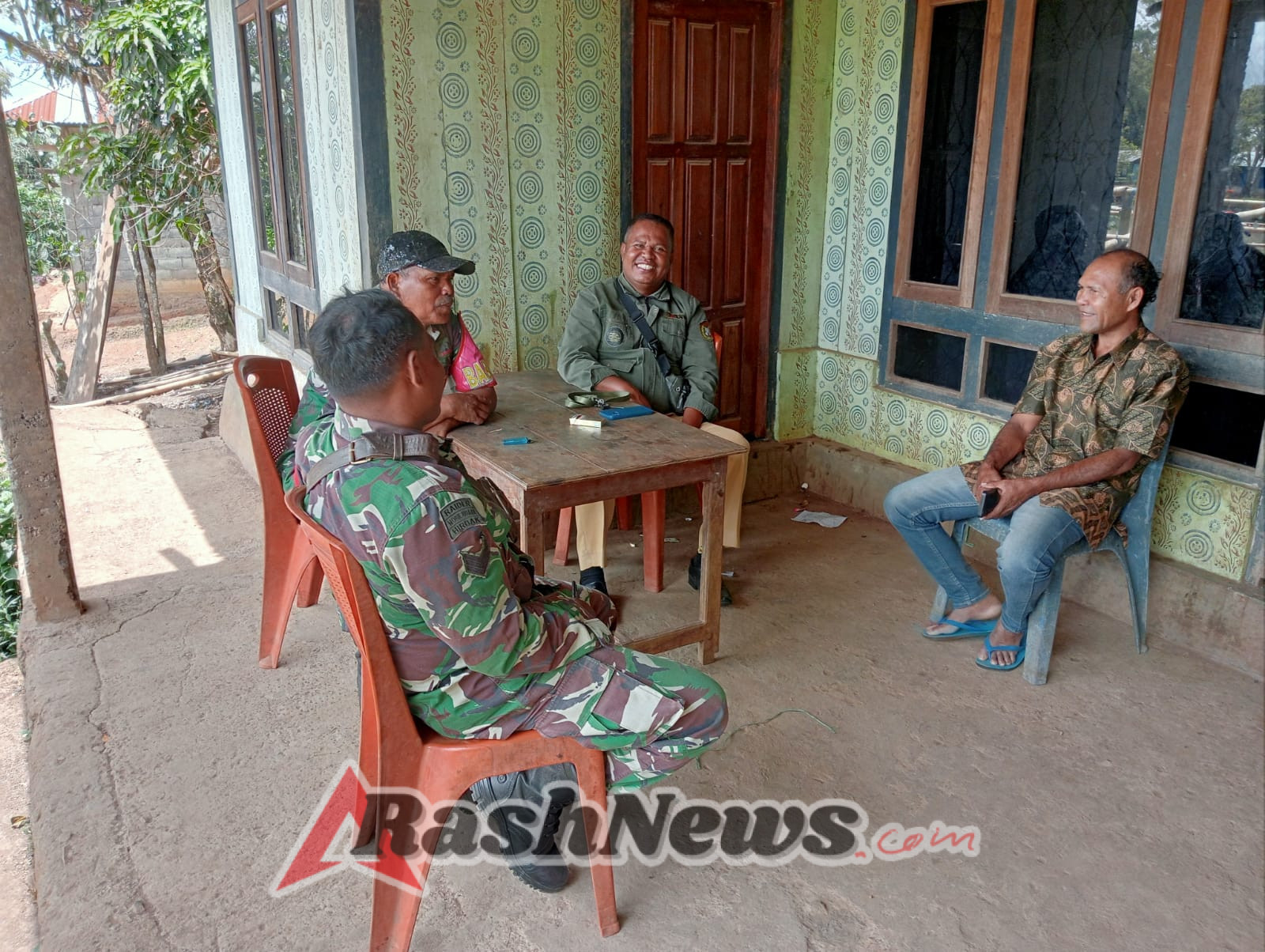 Babinsa Desa Sipi Jena Ajak Warga Jaga Keamanan dan Lingkungan Bersih