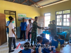 TNI Hadir Dampingi Program Makanan Bergizi untuk Anak Sekolah di Sikka