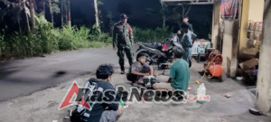 Melalui Patroli Malam Babinsa Himbau Warga Deteksi Sejak Dini Tindak Kejahatan Malam Hari