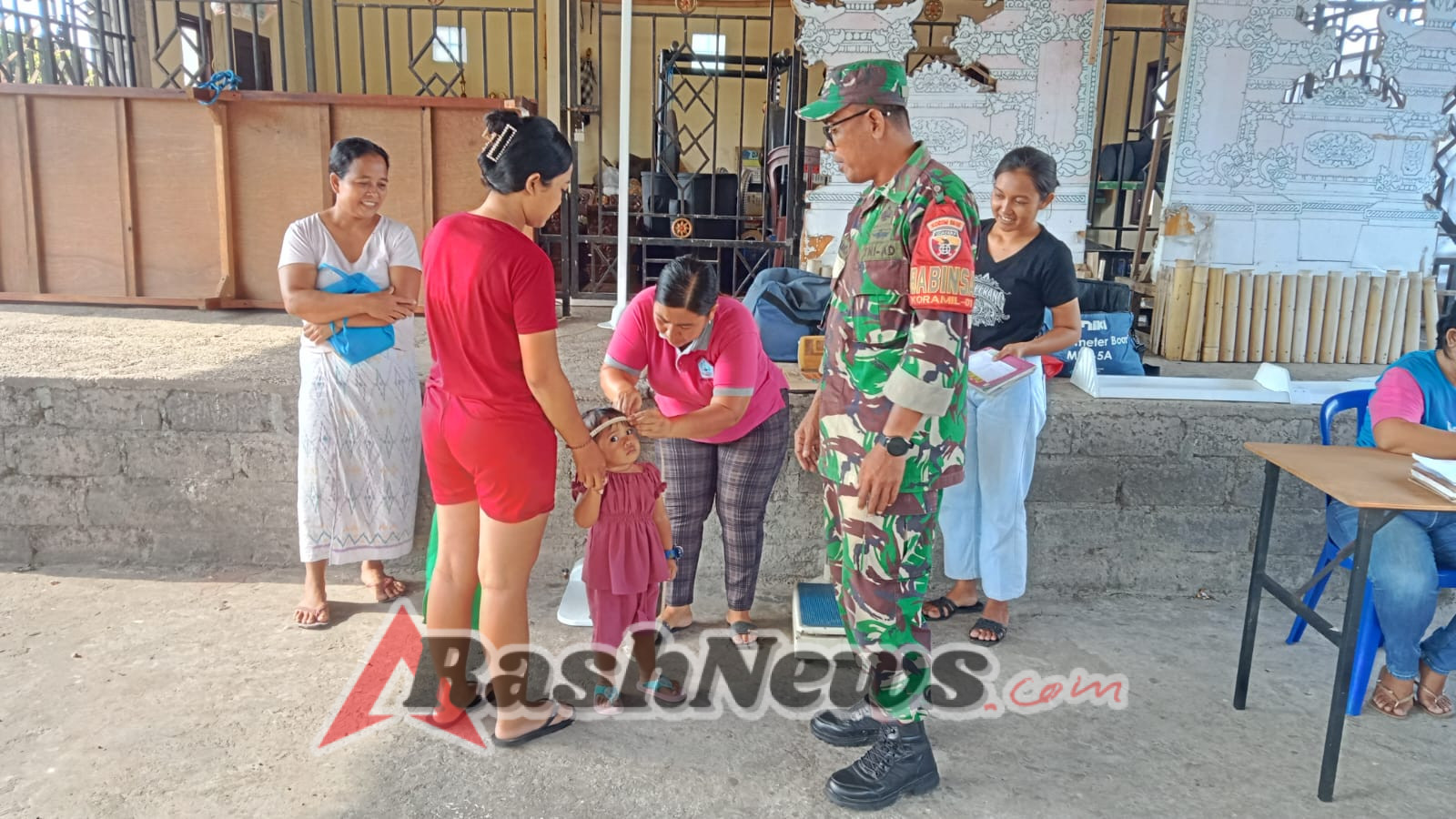Babinsa Tegaskan Komitmen TNI dalam Mendukung Generasi Sehat Melalui Posyandu Desa Sidan
