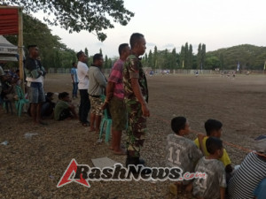 Babinsa Koramil Aesesa Amankan Jalannya Turnamen Sepak Bola Kota Mbay Cup I di Lapangan Berdikari