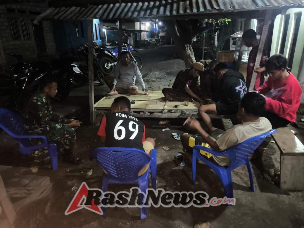 Babinsa Koramil Mauponggo Gelar Patroli Malam, Pastikan Situasi Wilayah Aman dan Kondusif