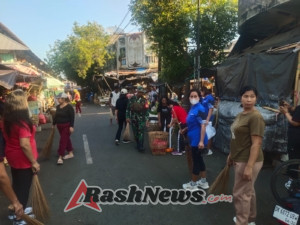 “Gotong Royong Babinsa dan Warga Banjar Bali, Pasar Anyar Jadi Lebih Bersih dan Tertata”