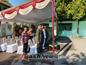 Pemotongan Tumpeng dan Upacara Resmi Meriahkan HUT TNI ke-80 di Ende