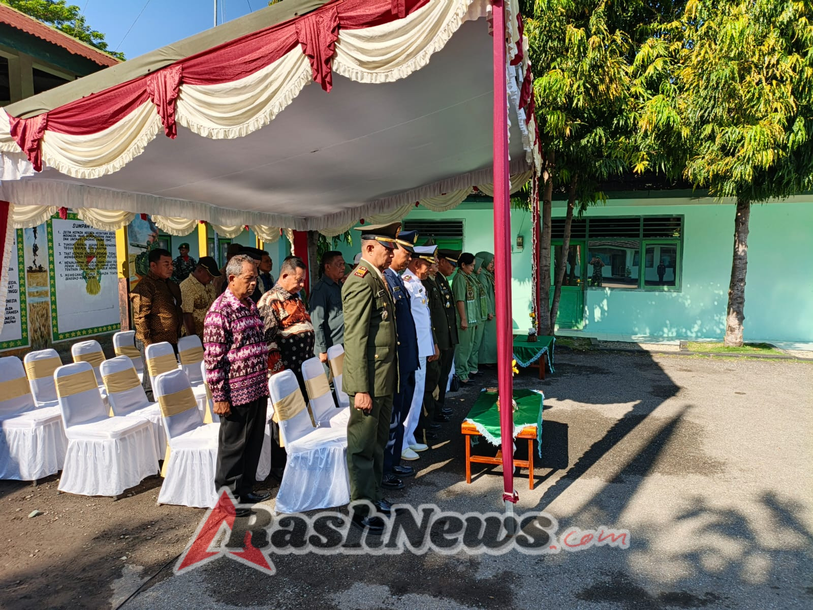 Pemotongan Tumpeng dan Upacara Resmi Meriahkan HUT TNI ke-80 di Ende