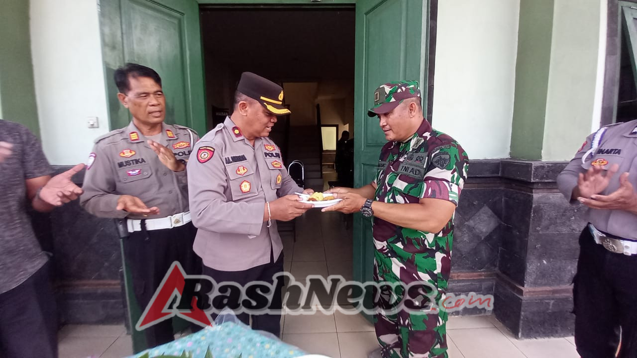 HUT TNI ke-80, Polsek Mengwi Datangi Koramil 1611-04 Mengwi Berikan Ucapan Selamat