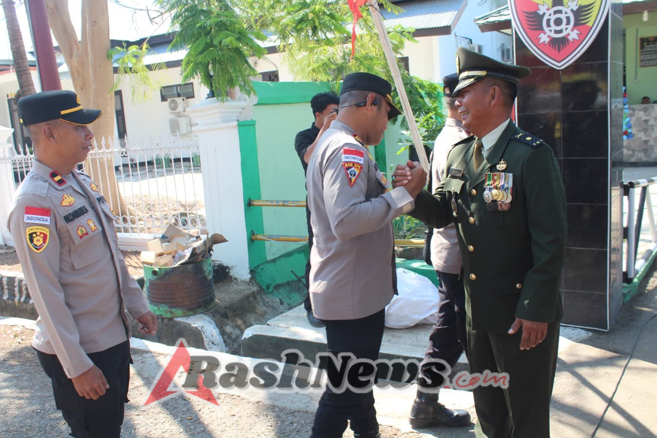 Penuh Kekeluargaan, Kasdim dan Kapolres Rayakan HUT TNI dengan Tumpeng di Kodim 1601/ST