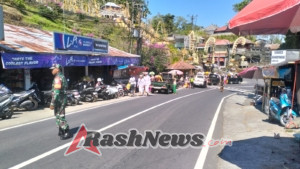 Sinergi TNI–Polri Wujudkan Situasi Aman saat Karya Pujawali di Pura Puncak Penulisan Desa Sukawana