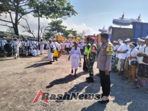 Soliditas Babinsa, Bhabinkamtibmas, dan Pecalang Ciptakan Suasana Kondusif Saat Melasti Desa Suwat